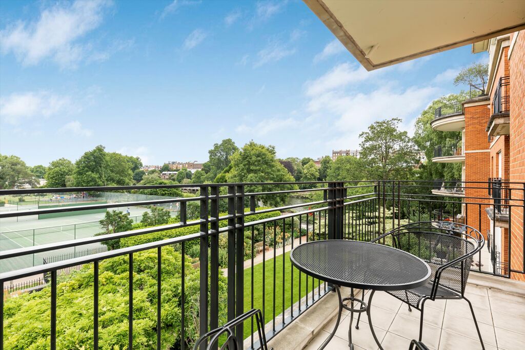 Image of Clevedon Road, Twickenham, TW1