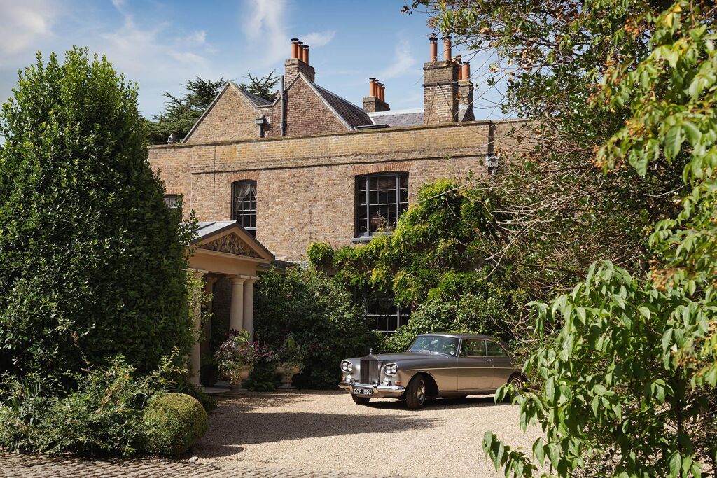Image of Hampton Court Road, East Molesey, Surrey KT8