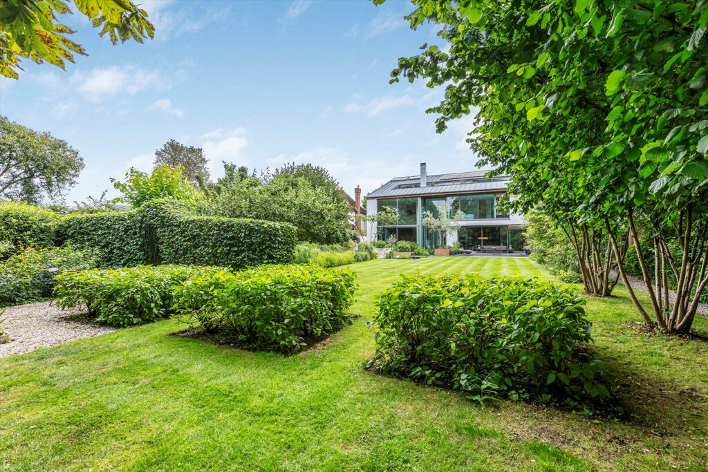 Image of Roedean Crescent, London, SW15