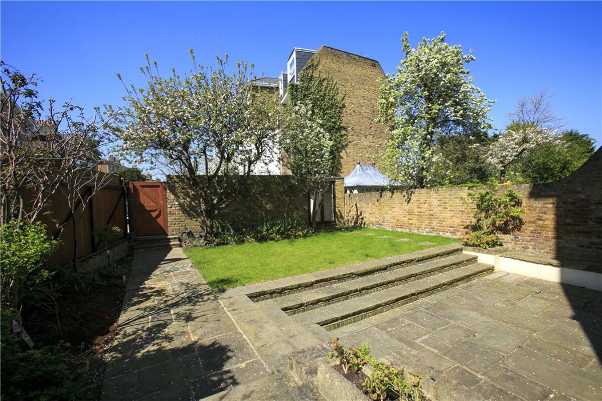 house for sale in Montague Road, Richmond, London, TW10 RCH140175