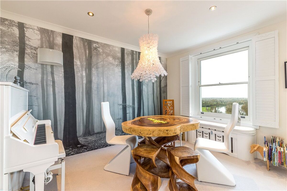 flat for sale in Richmond Hill, Stuart Court, Richmond, TW10