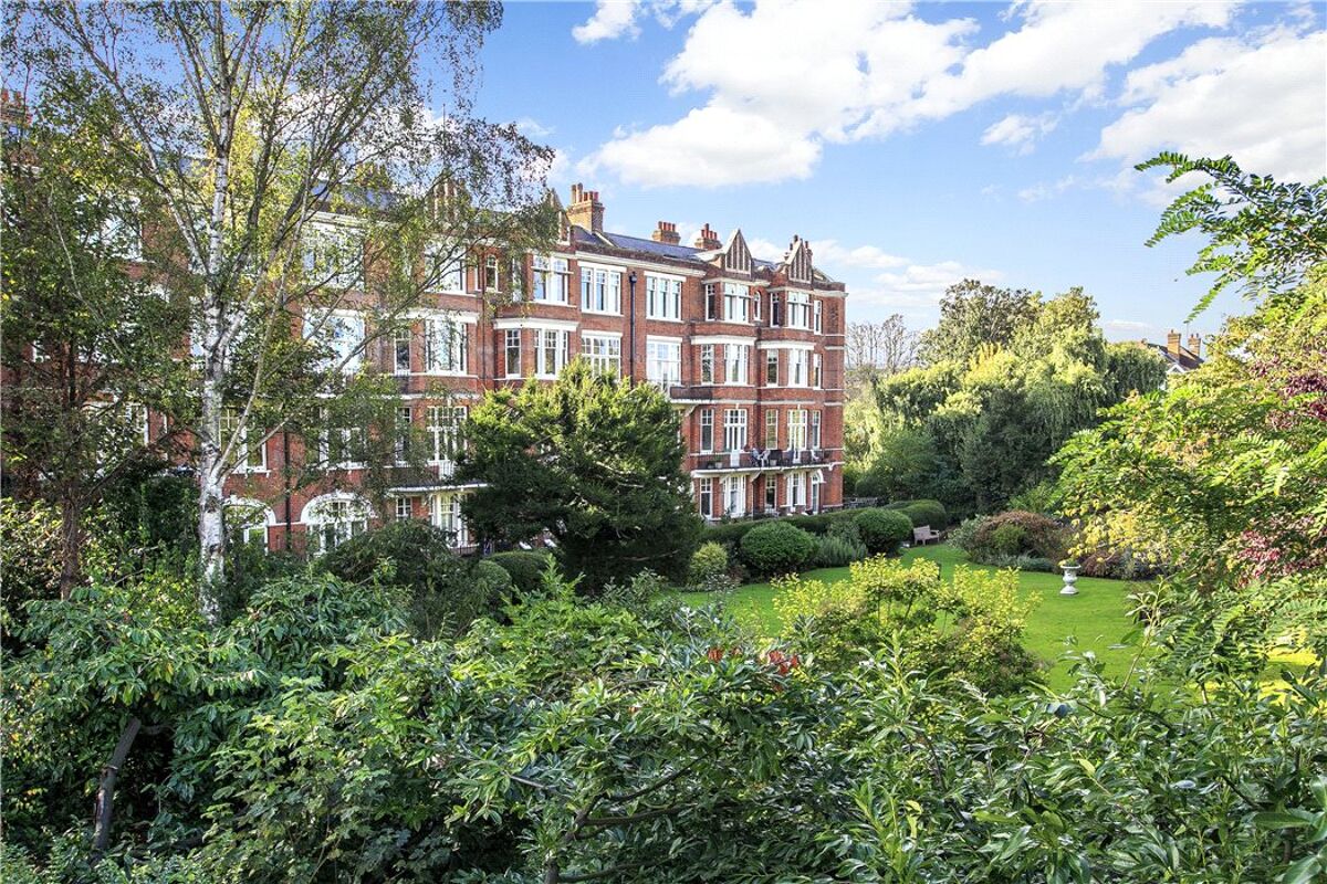 flat for sale in Richmond Bridge Mansions, Willoughby Road, Twickenham