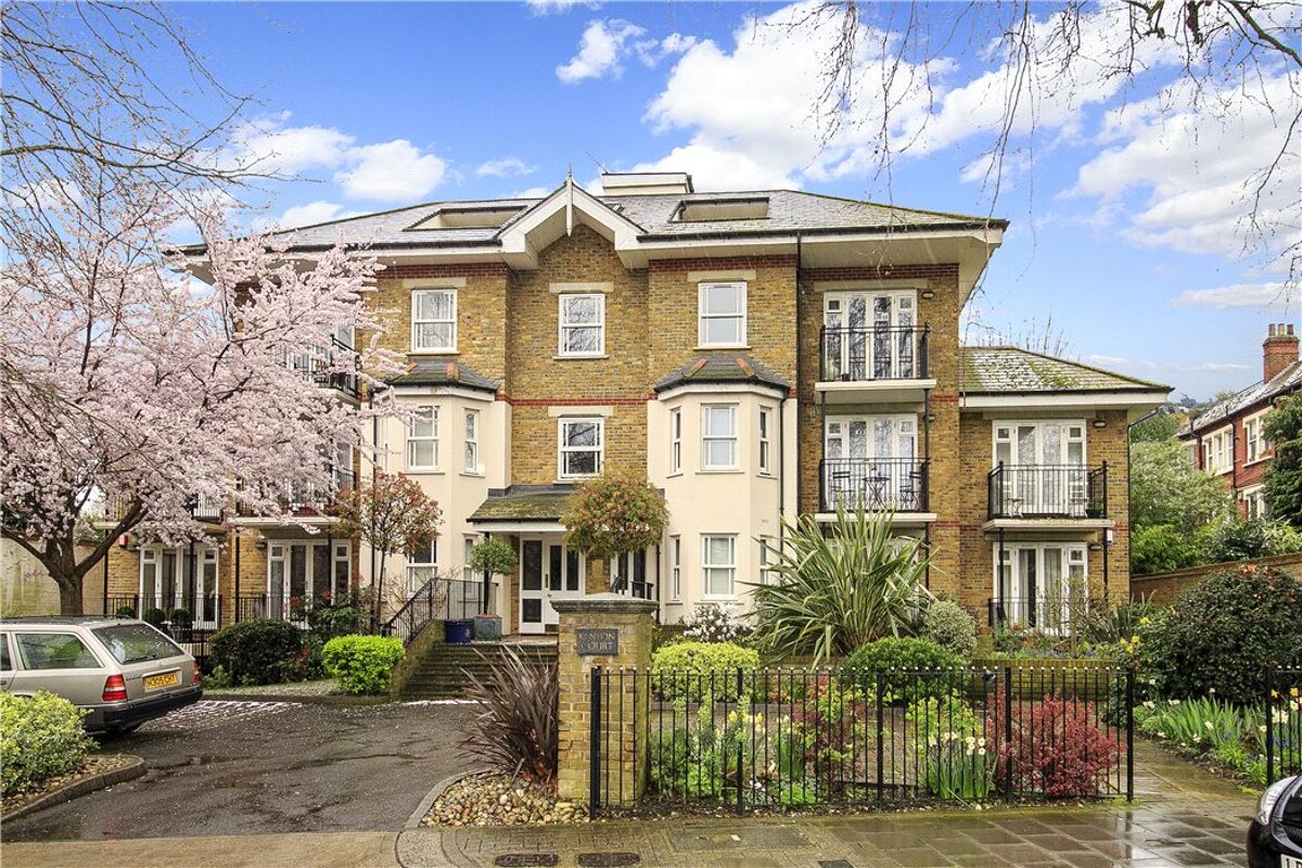 flat for sale in Kenton Court, Clevedon Road, Richmond, Twickenham, TW1