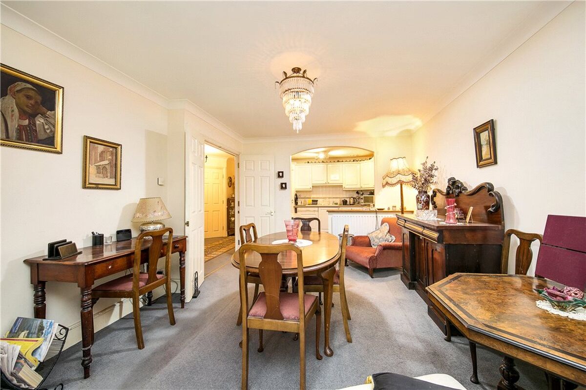 flat for sale in Kenton Court, Clevedon Road, Richmond, Twickenham, TW1