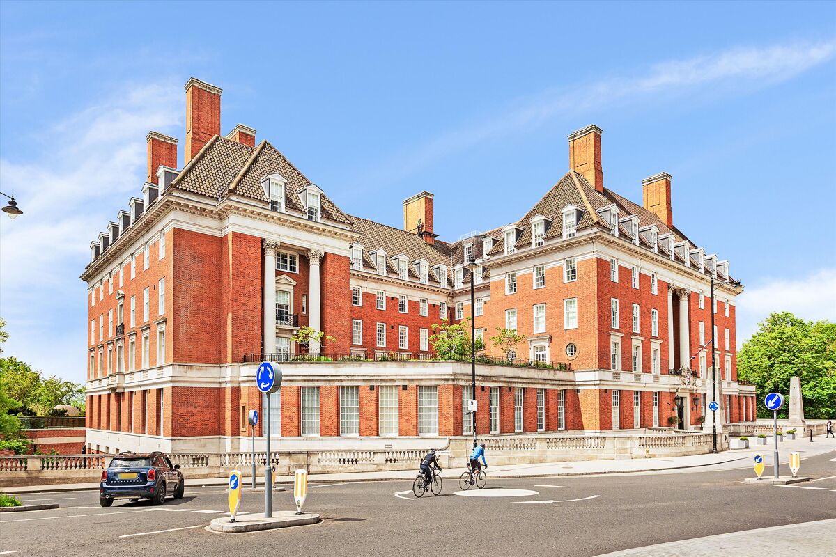 flat for sale in Star and Garter House, Richmond Hill, Richmond, TW10 RCH170112 Knight Frank