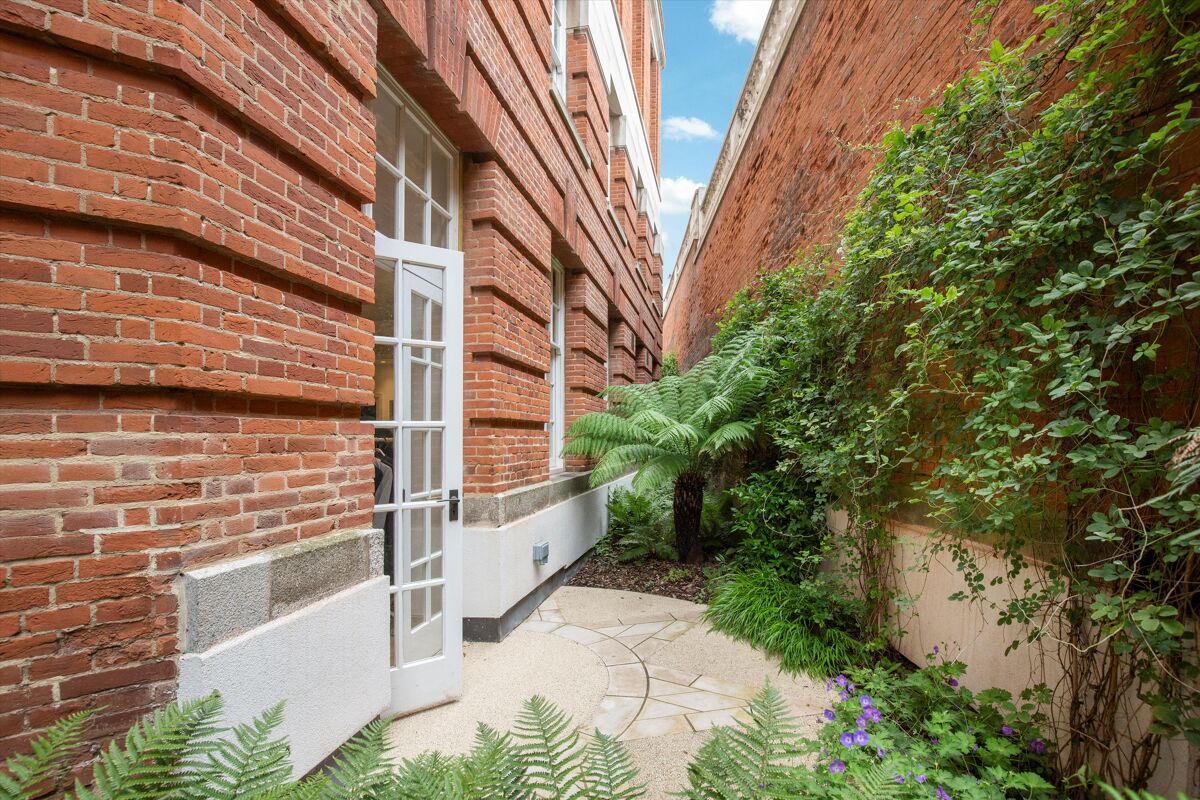 flat for sale in Star and Garter House, Richmond Hill, Richmond, TW10