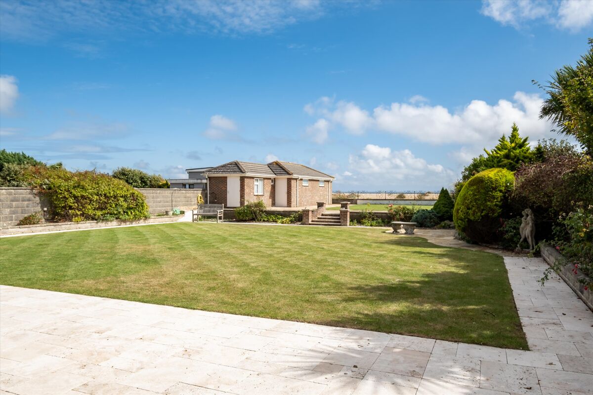 house for sale in Arun Way, Bognor Regis, PO21 RCH180092 Knight Frank