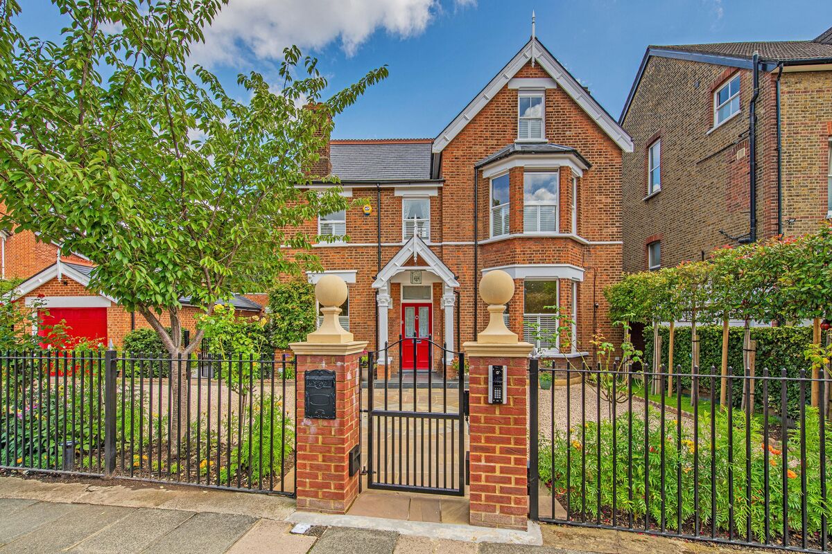 house for sale in Lion Gate Gardens, Richmond, TW9 RCH180139 Knight