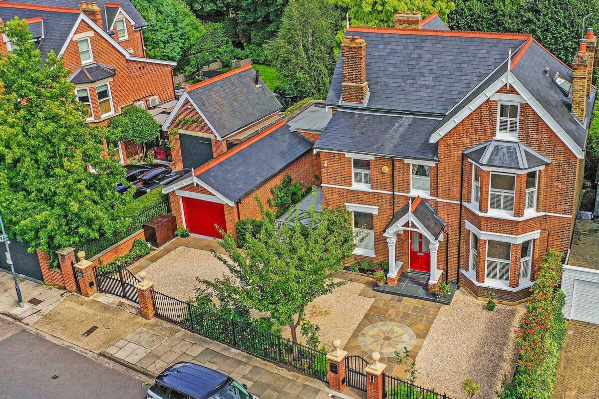 house for sale in Lion Gate Gardens, Richmond, TW9 RCH180139 Knight