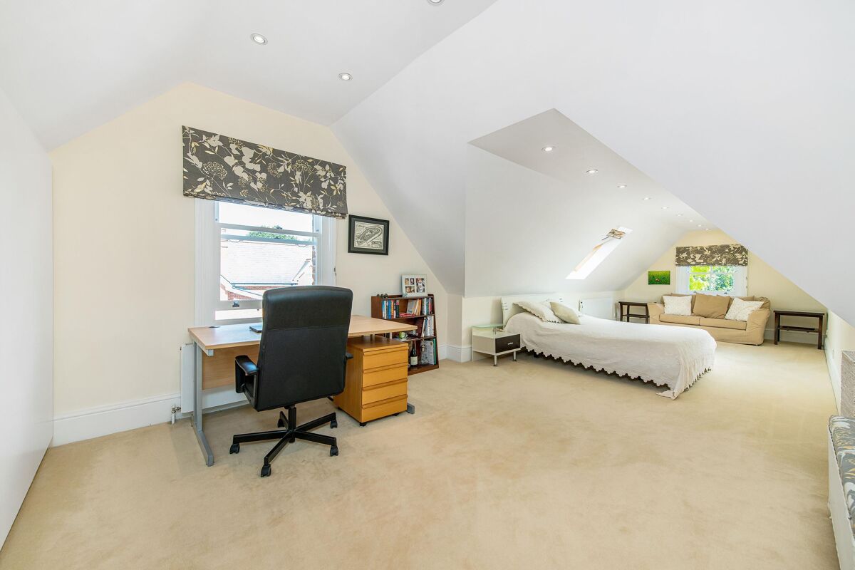 house for sale in Lion Gate Gardens, Richmond, TW9 RCH180139 Knight