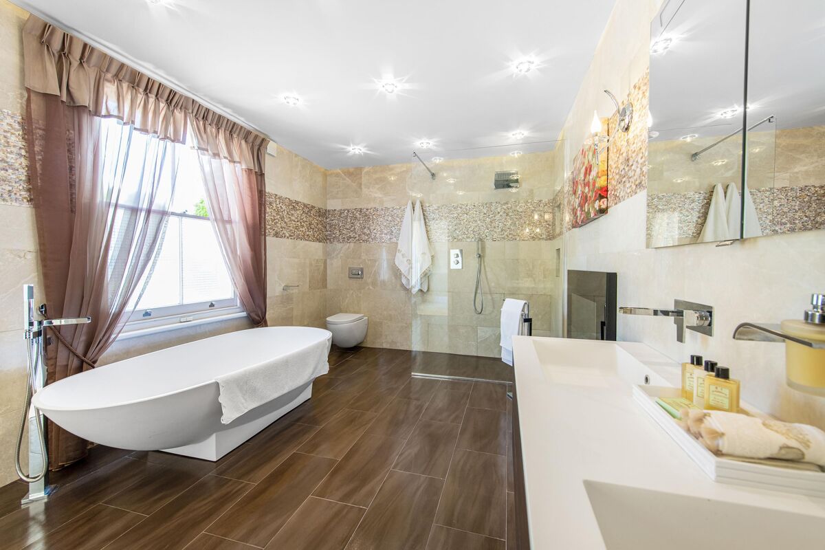 house for sale in Lion Gate Gardens, Richmond, TW9 RCH180139 Knight