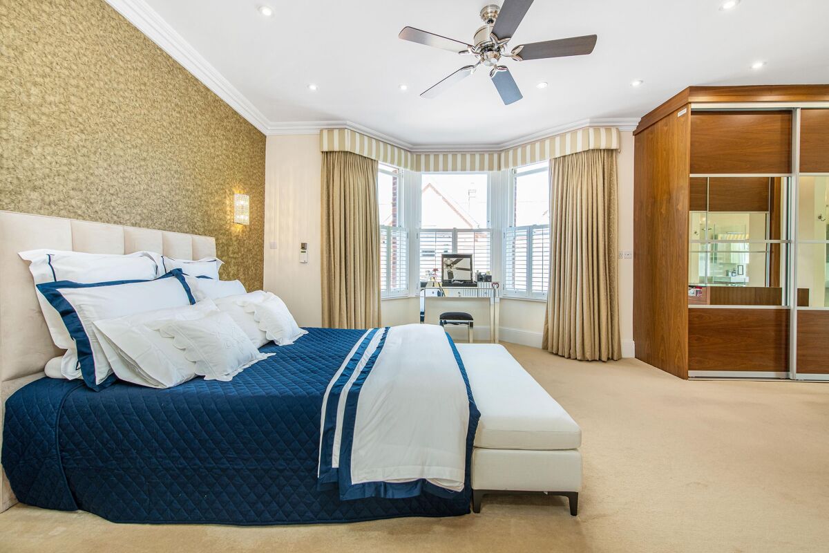 house for sale in Lion Gate Gardens, Richmond, TW9 RCH180139 Knight