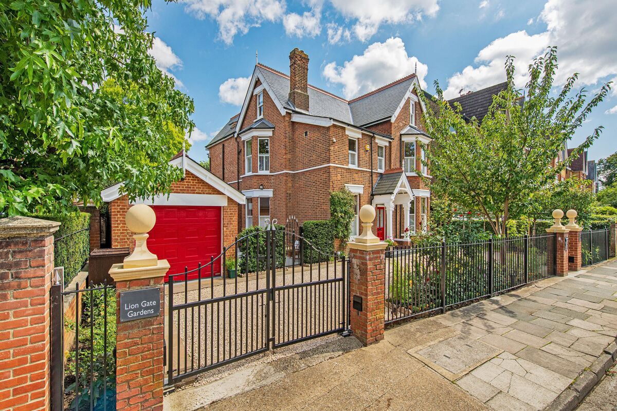 house for sale in Lion Gate Gardens, Richmond, TW9 RCH180139 Knight