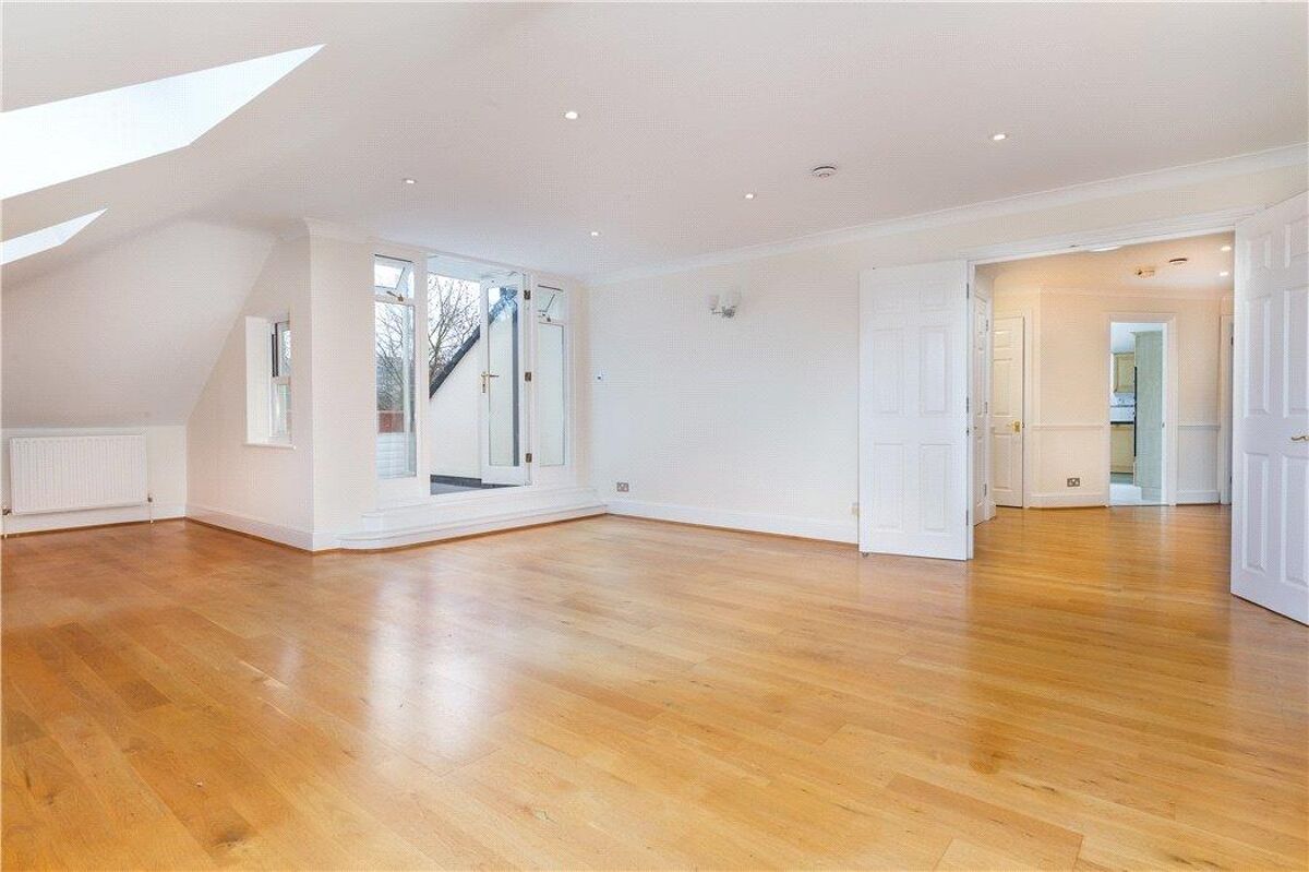 flat for sale in Kenton Court, Clevedon Road, Twickenham, TW1