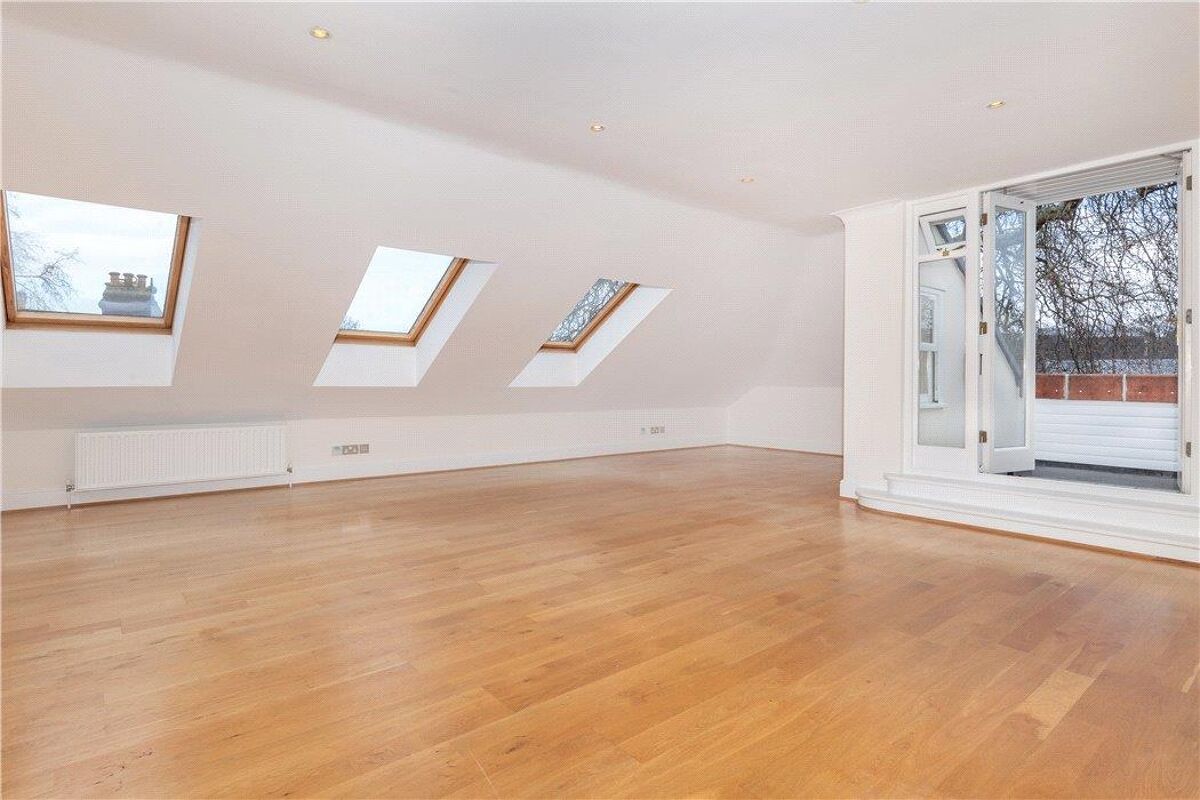 flat for sale in Kenton Court, Clevedon Road, Twickenham, TW1