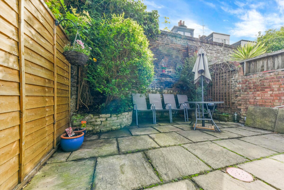 house for sale in Sheen Road, Richmond, TW9 RCH180190 Knight Frank