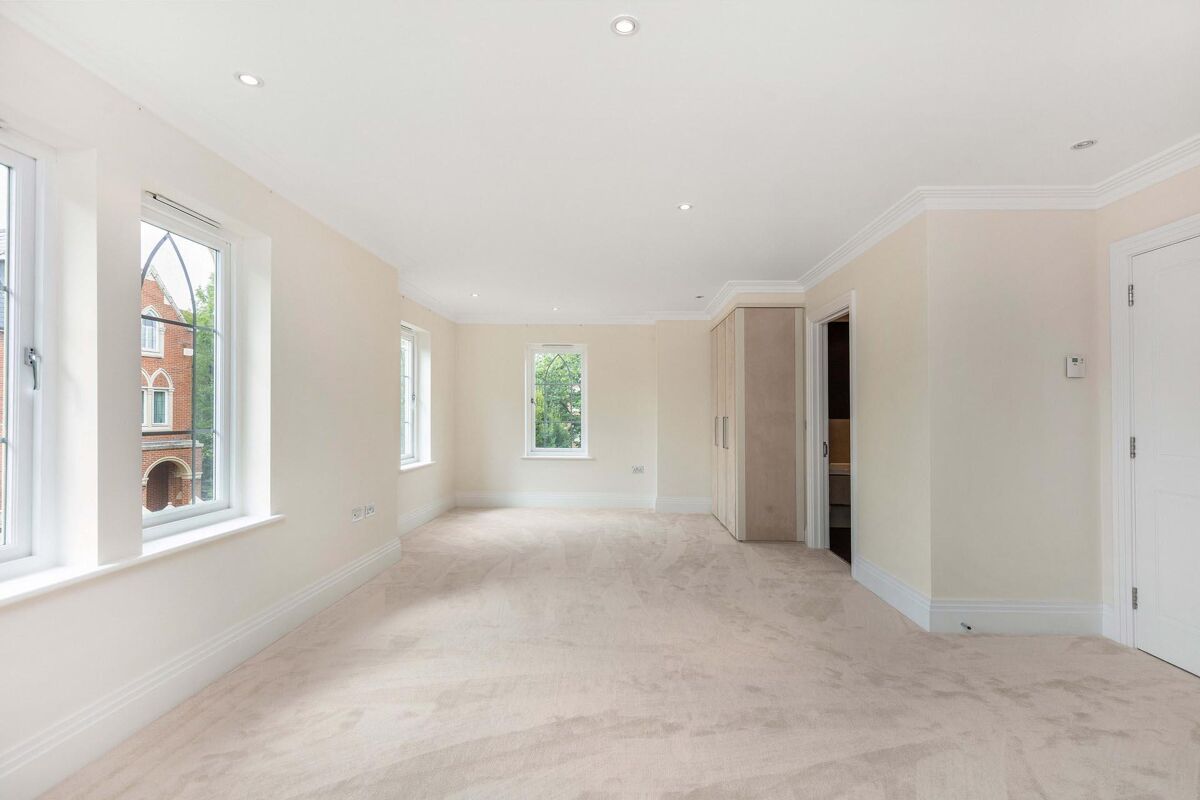 house for sale in Martineau Drive, Twickenham, TW1 RCH190145 Knight