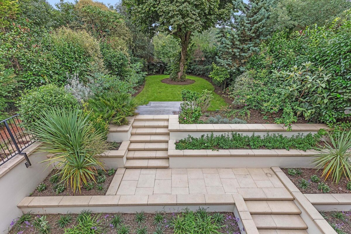 house for sale in Martineau Drive, Twickenham, TW1 RCH190145 Knight