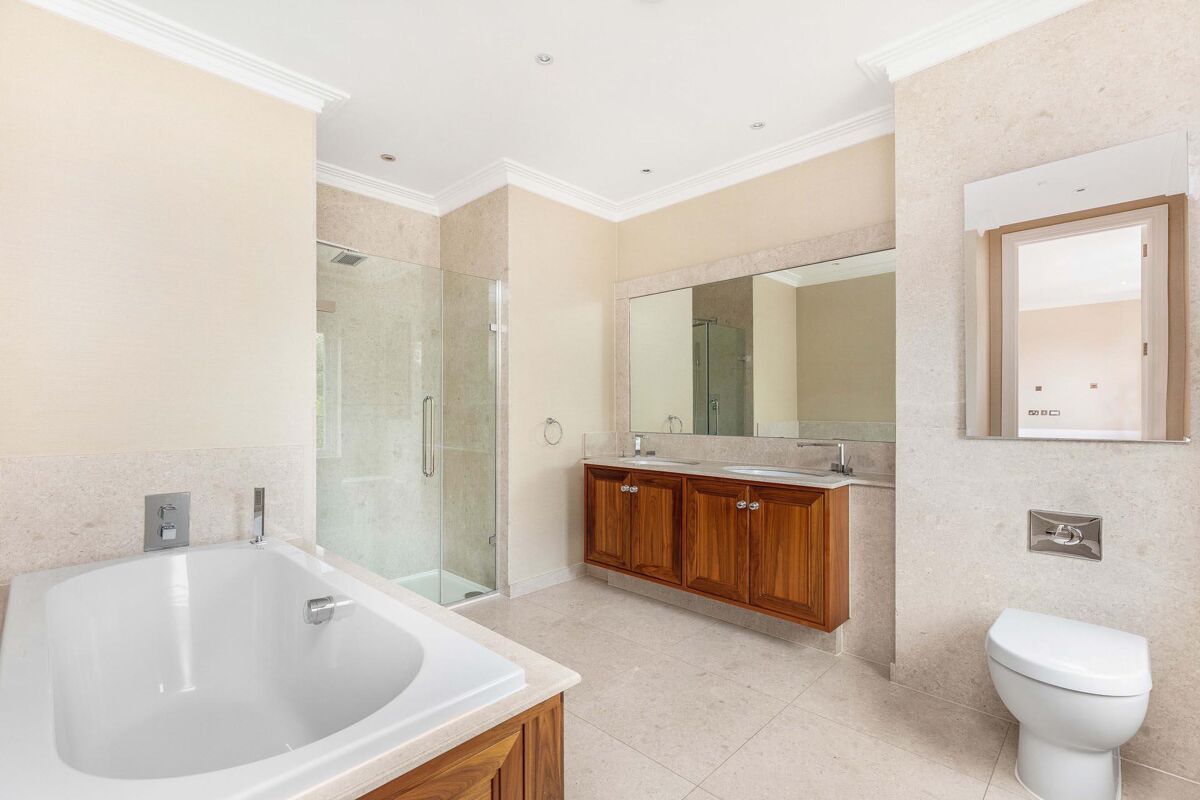 house for sale in Martineau Drive, Twickenham, TW1 RCH190145 Knight