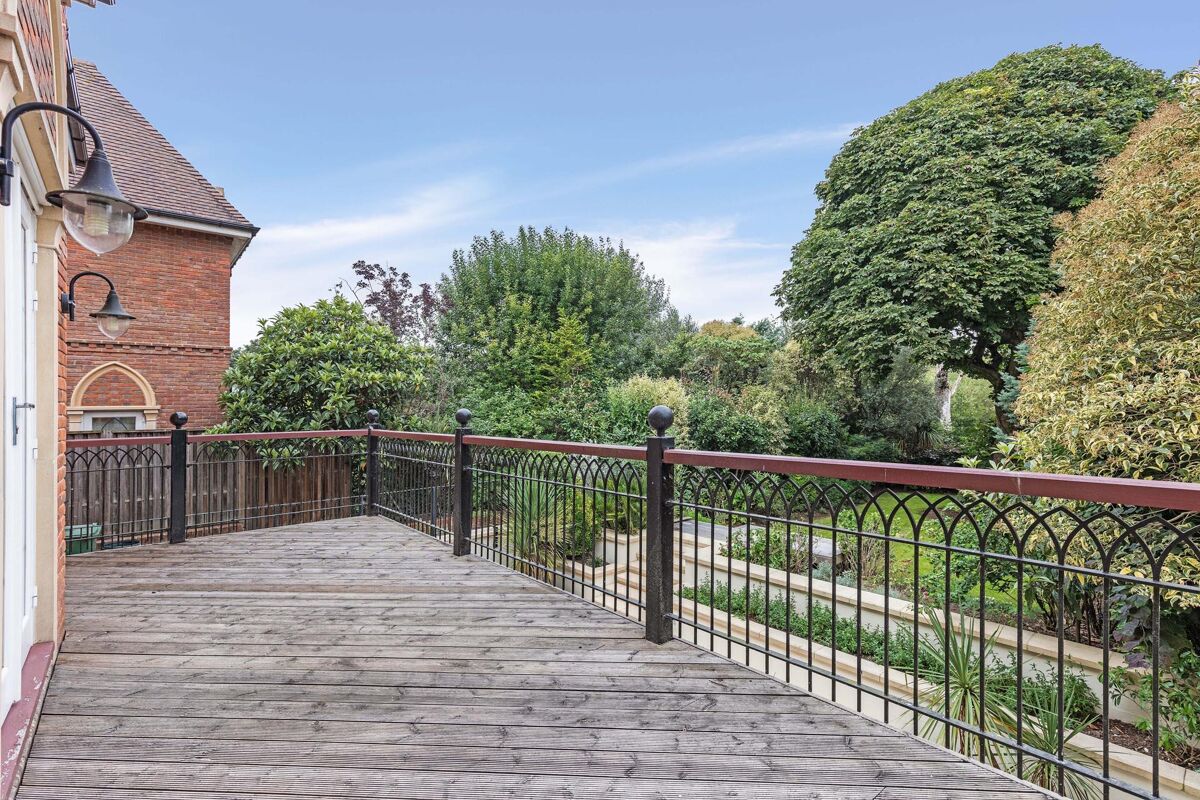 house for sale in Martineau Drive, Twickenham, TW1 RCH190145 Knight