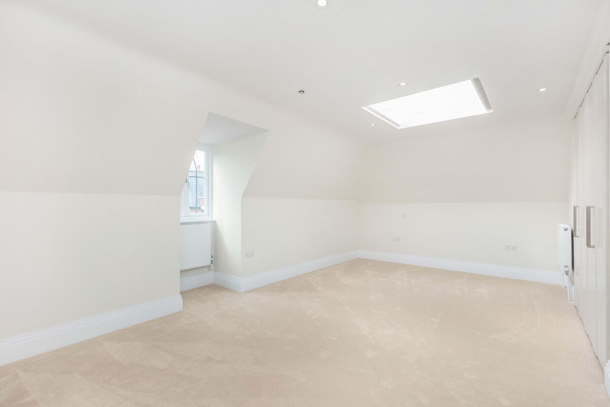 house for sale in Martineau Drive, Twickenham, TW1 RCH190145 Knight