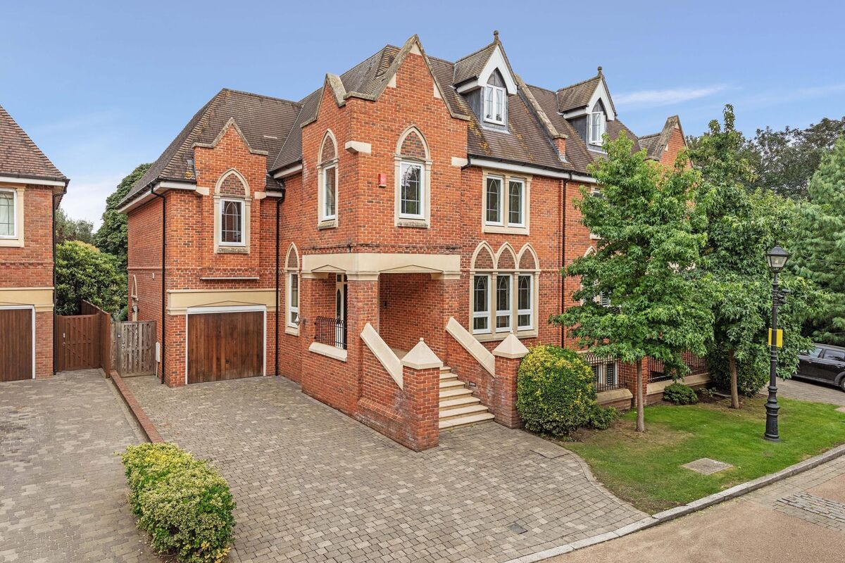 house for sale in Martineau Drive, Twickenham, TW1 RCH190145 Knight