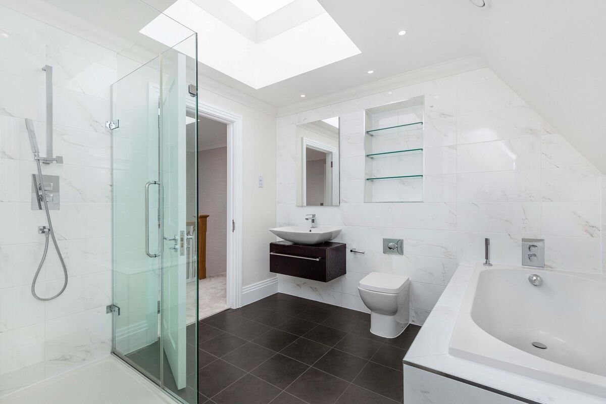 house for sale in Martineau Drive, Twickenham, TW1 RCH190145 Knight