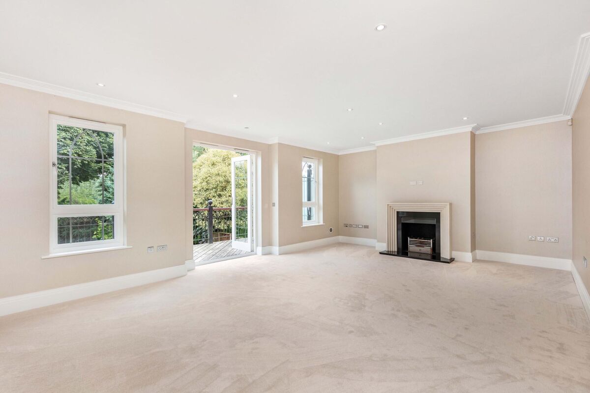 house for sale in Martineau Drive, Twickenham, TW1 RCH190145 Knight