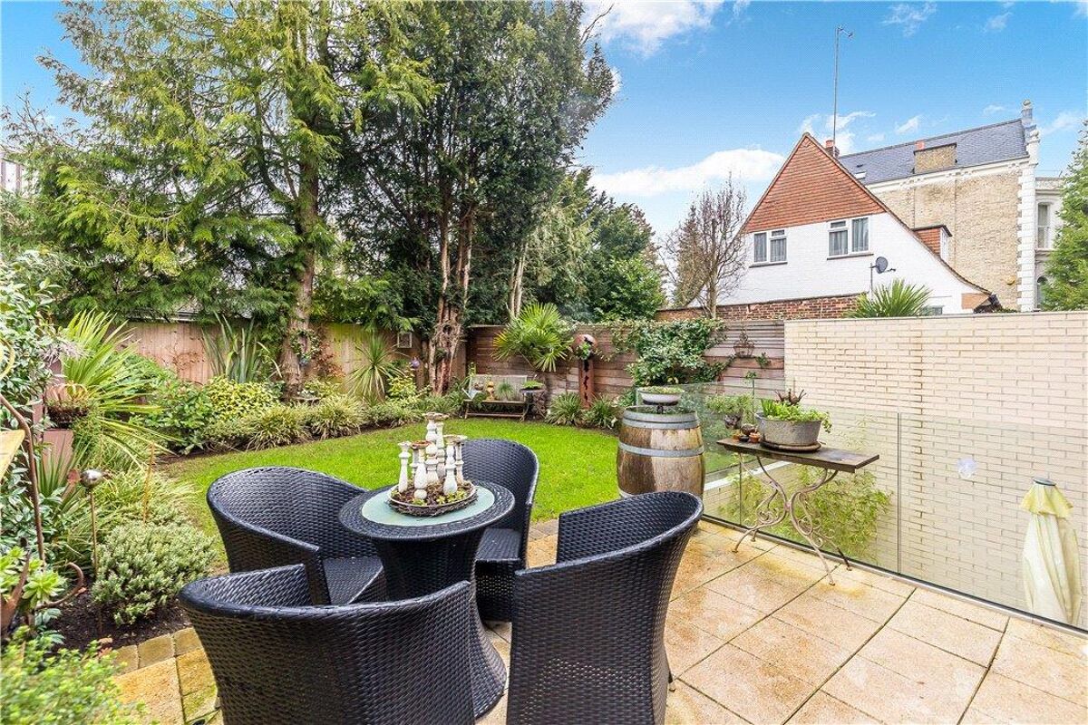 house for sale in Cambridge Park, Twickenham, TW1 RCH200014 Knight