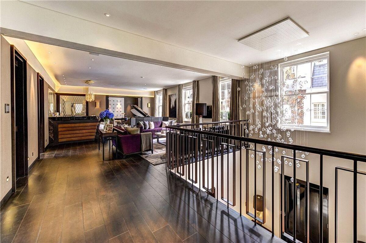 house for sale in Wilton Mews, Belgravia, London, SW1X RDR140142