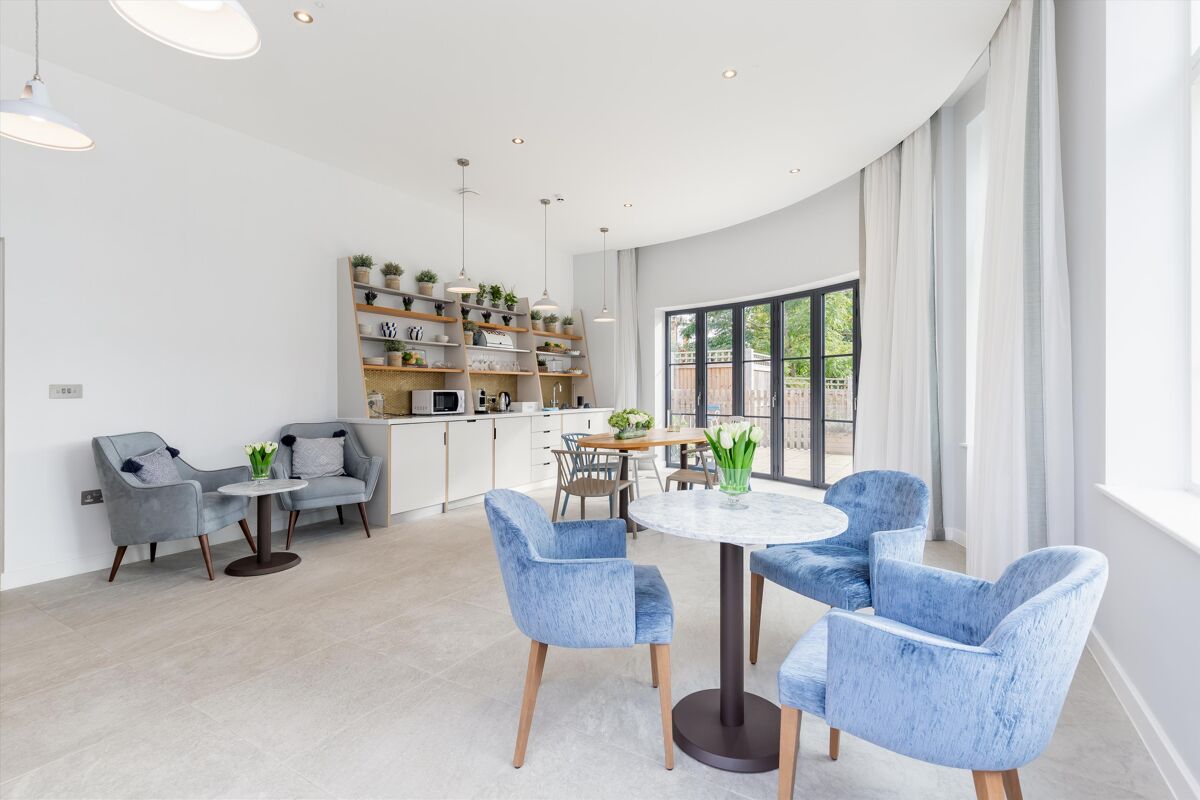 flat for sale in Flat 6, Ridgmount Apartments, 79 Darlaston Road, London, SW19 4BT. RET190048