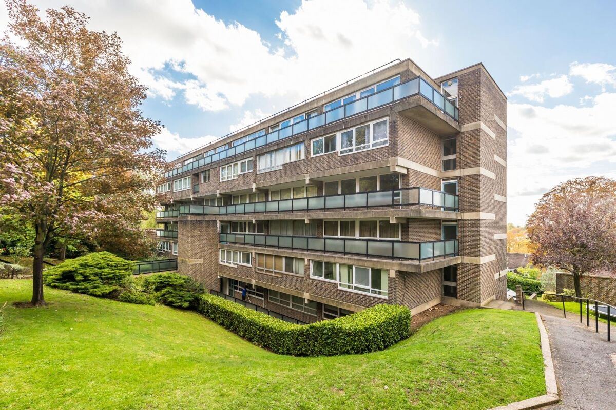 flat to rent in Bromwich House, 45 Howson Terrace, Richmond, TW10