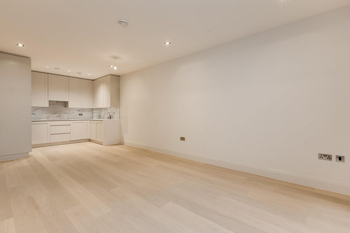 flat to rent in Renaissance Square Apartments, Palladian Gardens