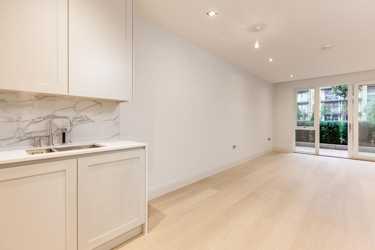 flat to rent in Renaissance Square Apartments, Palladian Gardens