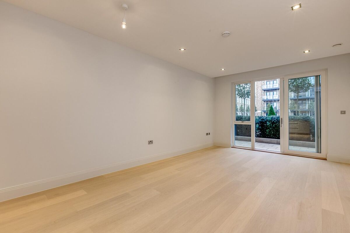 flat to rent in Renaissance Square Apartments, Palladian Gardens