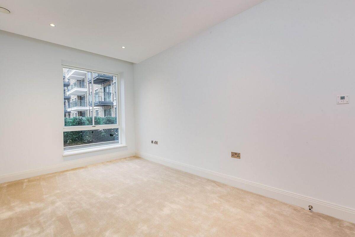 flat to rent in Renaissance Square Apartments, Palladian Gardens