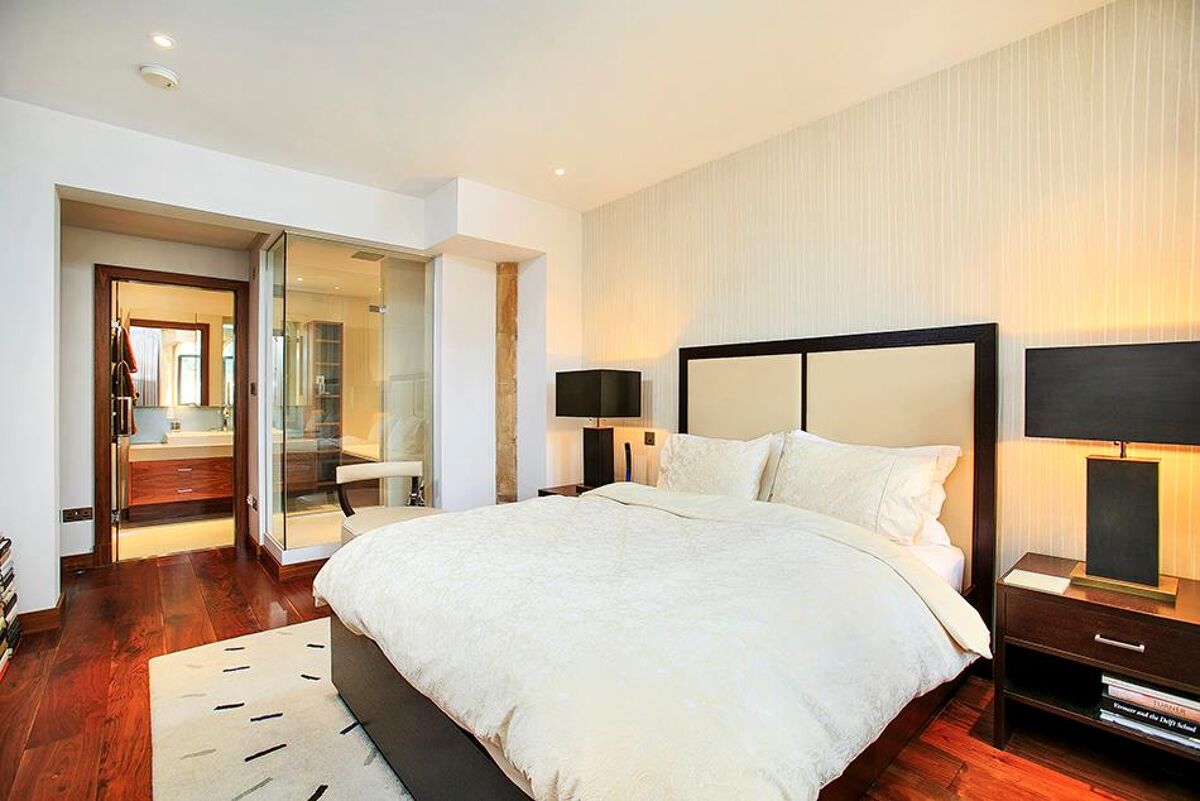 flat to rent in Christchurch, 122B Kew Road, Richmond, TW9