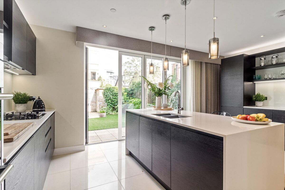 townhouse to rent in Brewery Lane, Twickenham, TW1 RMQ012162788