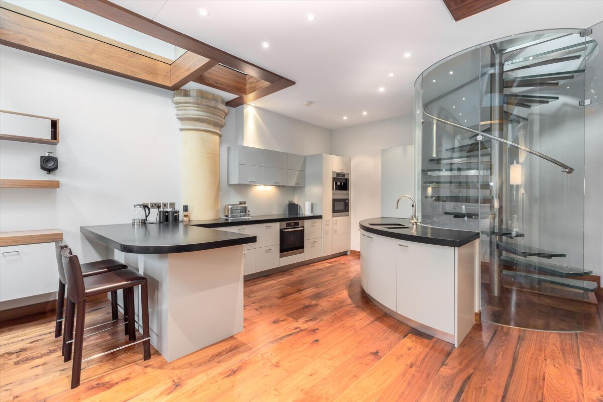 flat to rent in Christchurch, Kew Road, Richmond, TW9 RMQ012166975