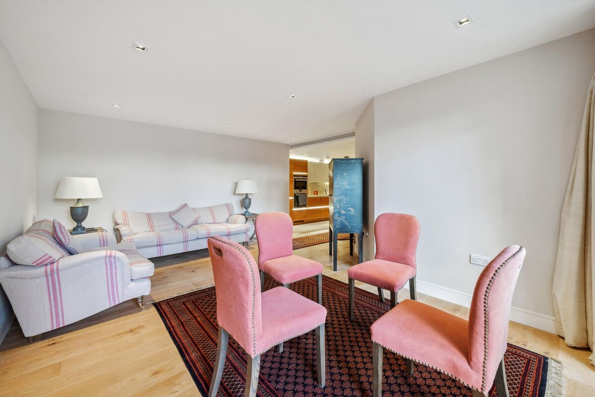 flat to rent in Kew Bridge Road, Brentford, TW8 RMQ012260798 Knight