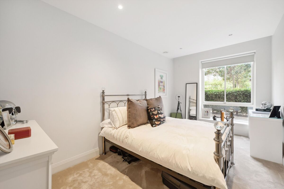 flat to rent in Renaissance Square Apartments, Palladian Gardens