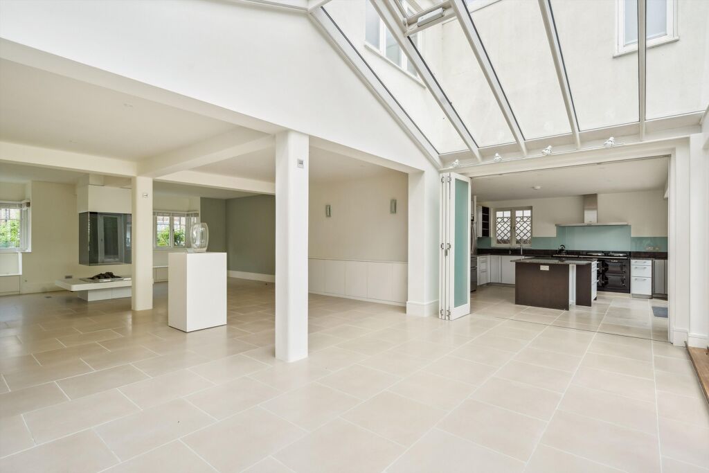 Image of Beverley Close, Barnes, London, SW13