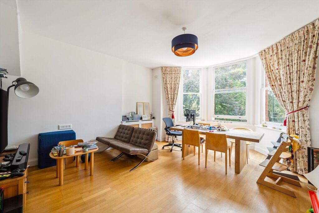 Image of Kew Road, Richmond, TW9