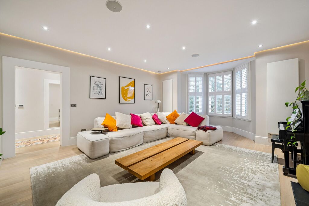 Image of Queens Road, Richmond, TW10