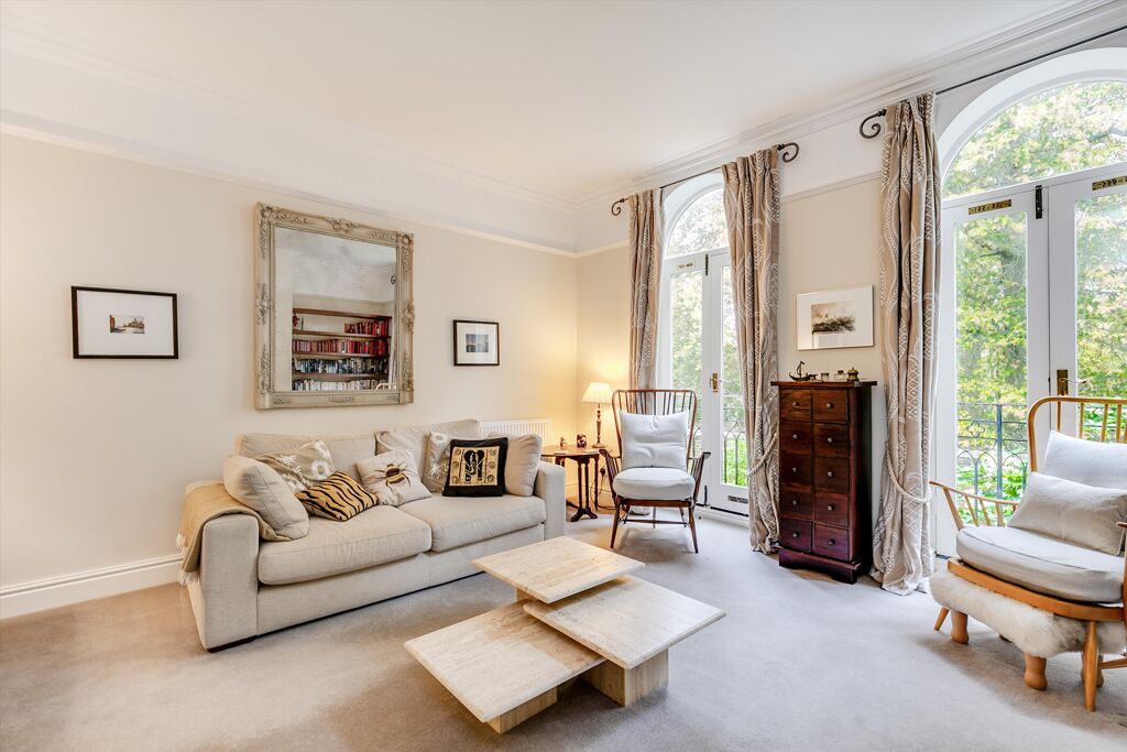 Image of King George Square, Richmond, TW10