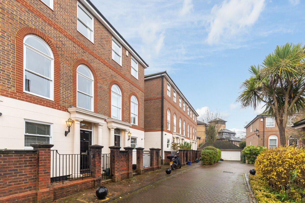 house to rent in King Square, Richmond, Surrey, TW10 RMQ343688