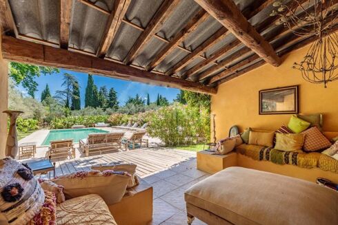 Picture of 8 bedroom farmhouse for sale.