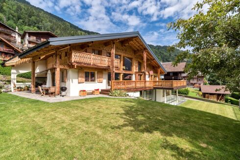 Picture of 7 bedroom chalet for sale.