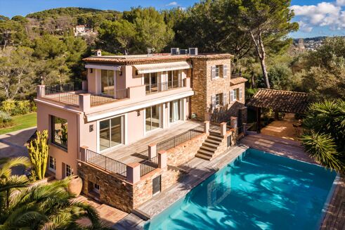 Picture of 5 bedroom house for sale.
