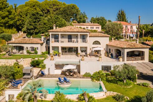 Picture of 5 bedroom villa for sale.